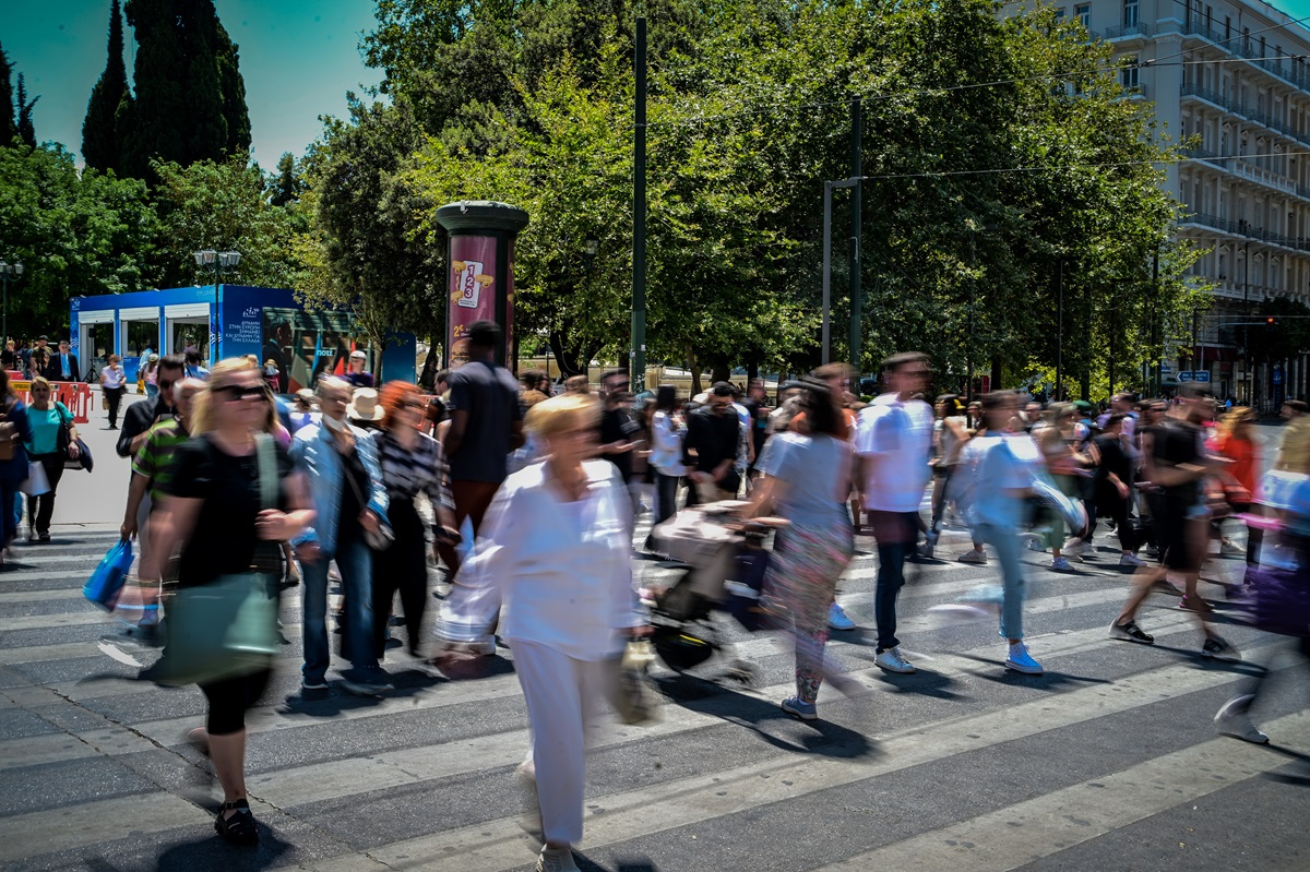 Τριπλή καραμπόλα στους ηλικιωμένους - Το φαινόμενο της… άνεργης γήρανσης