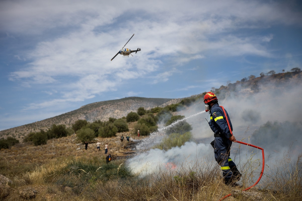 Φωτιά στην Αττική - Εκκενώθηκε το Μαύρο Λιθάρι