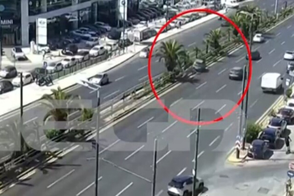 Βίντεο ντοκουμέντο από το τροχαίο στη Συγγρού - Το όχημα αναποδογύρισε 5 φορές
