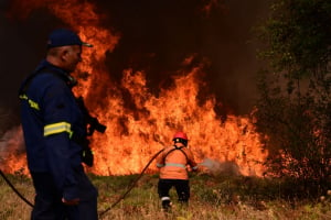 Οι «σκιές» για τον αντιδήμαρχο που μπαίνει στο «κάδρο» για τη μεγάλη φωτιά στην Κορινθία