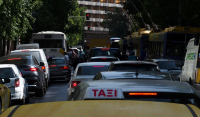 Κίνηση στους δρόμους: Κομφούζιο σε Πειραιώς, Σταδίου και Κατεχάκη - Καθυστερήσεις στην Αττική Οδό