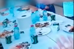 Ιωάννινα: Πάρτι γενεθλίων της μαφίας μέσα στις φυλακές με ποτά και... τούρτα - Βίντεο ντοκουμέντο