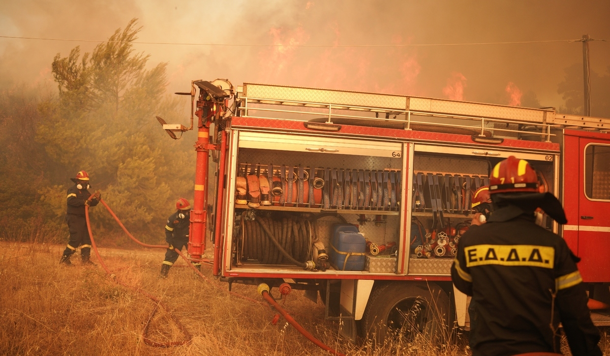 Φωτιά τώρα: Εκκενώνεται οικισμός στη Νέα Μάκρη – Νέο 112