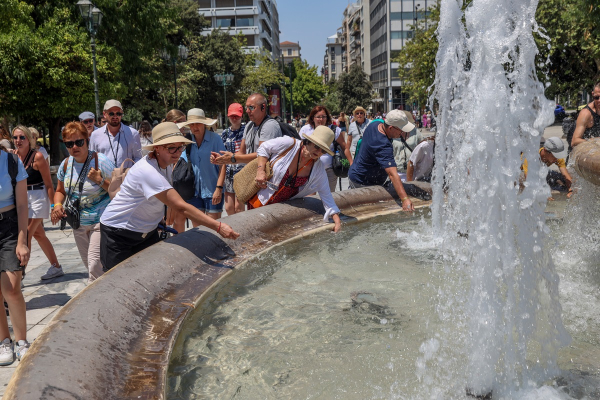 Θερμοπληξία και ηλίαση: Τα συμπτώματα – Πότε πρέπει να πάτε στον γιατρό