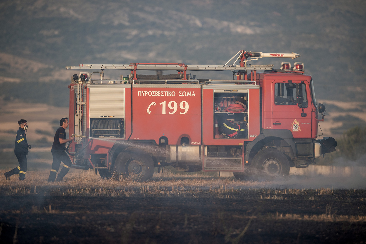 Φωτιά στο Κιλκίς: Καίει κοντά σε στρατόπεδα έξω από το Πολύκαστρο