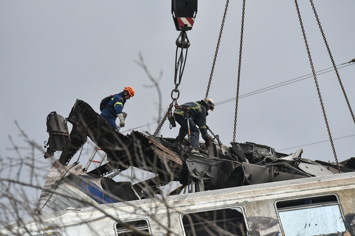 Τριήμερο εθνικό πένθος για την τραγωδία στα Τέμπη