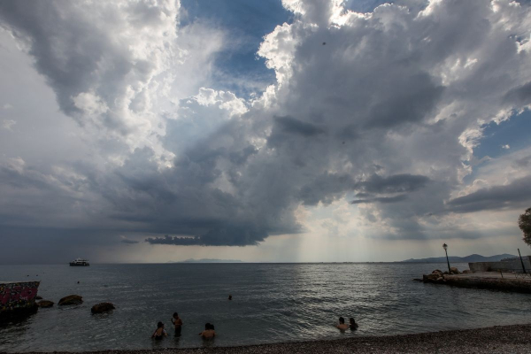 Καιρός αύριο: Πού θα σημειωθούν βροχές και καταιγίδες