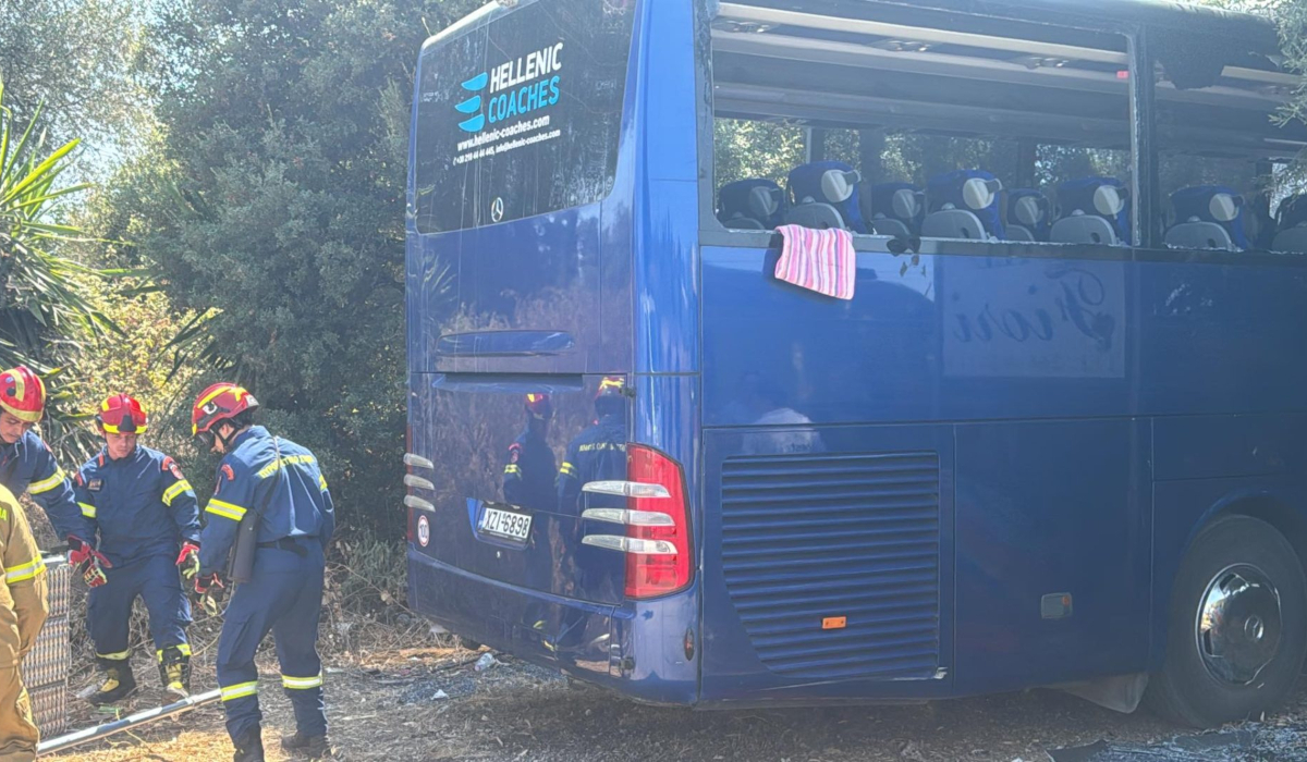 Τροχαίο στην Κέρκυρα: Σύγκρουση τουριστικού λεωφορείου με φορτηγό - Ένας νεκρός, δύο τραυματίες