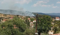 Φωτιά τώρα έξω από τη Θεσσαλονίκη - Σηκώθηκαν δύο αεροσκάφη και ένα ελικόπτερο