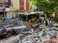 Κωνσταντινούπολη: Η στιγμή της κατάρρευσης του κτηρίου – Ένας νεκρός, 7 τραυματίες (βίντεο)