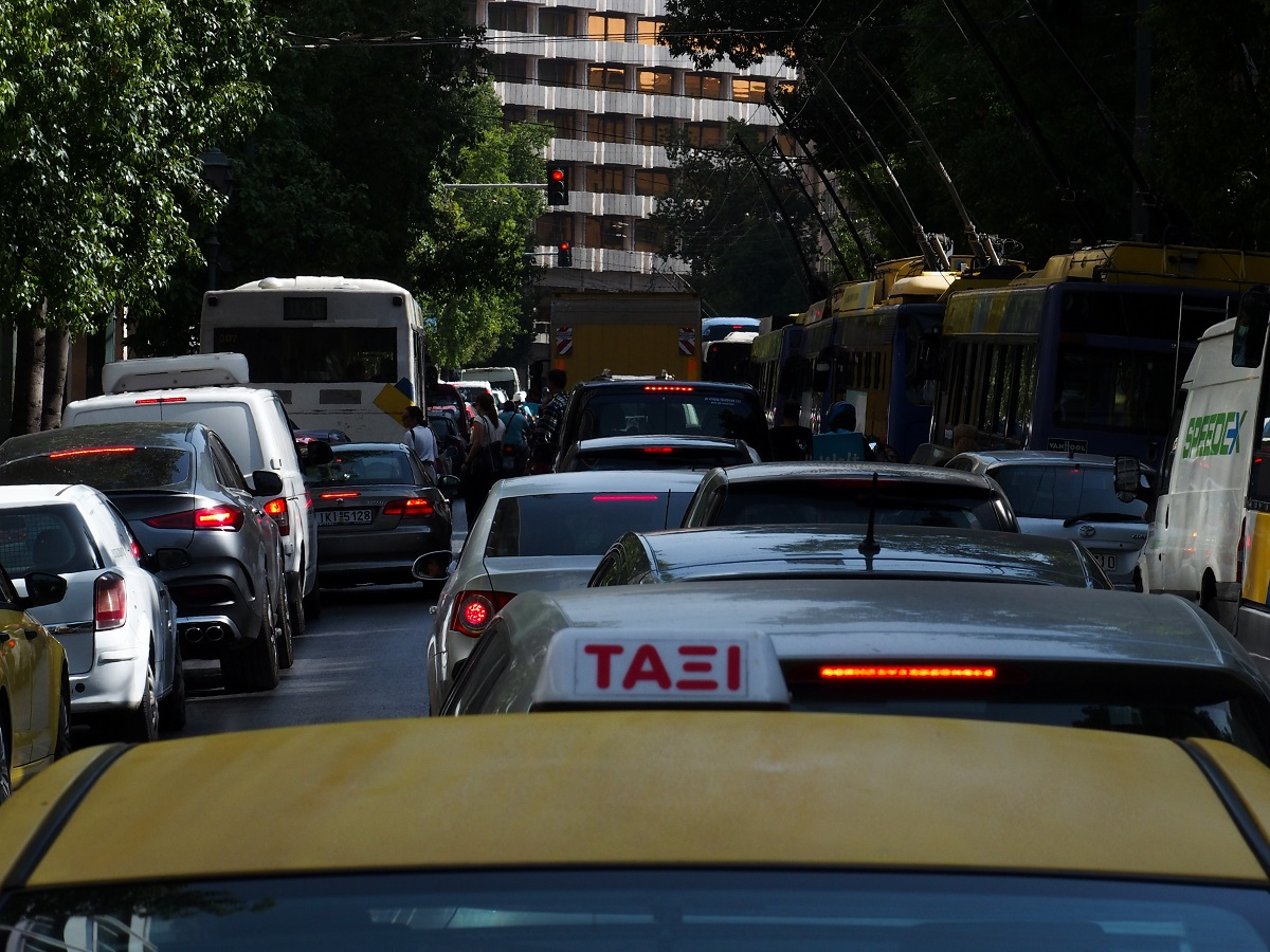 Κίνηση στους δρόμους: Ταλαιπωρία στον Κηφισό - Καθυστερήσεις στην Αττική οδό (χάρτης)