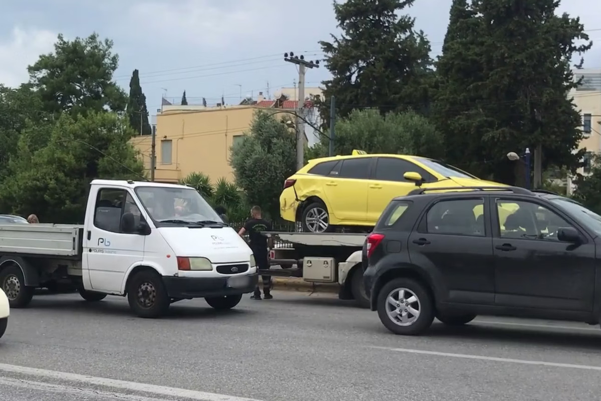 Τροχαίο με πέντε αυτοκίνητα στην Κηφισίας - Στο ύψος της Κατεχάκη