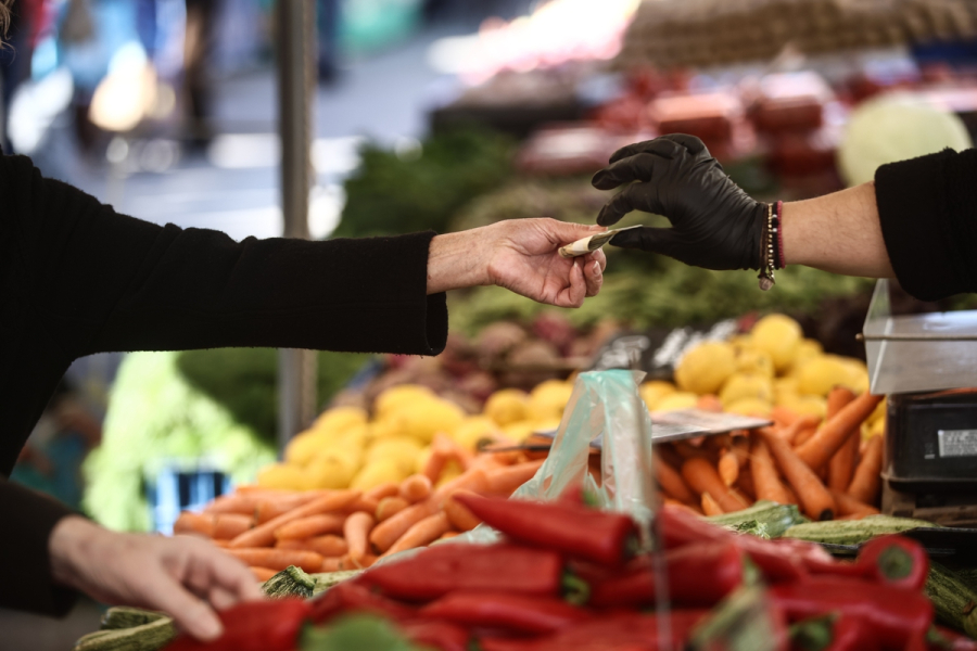 Καταγγελίες για κερδοσκοπικά παιχνίδια στα λαχανικά - Ο πίνακας με τις αυξήσεις σε έναν χρόνο