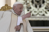 Πάπας Φραγκίσκος: Σάλος με τον υβριστικό όρο που χρησιμοποίησε για τους ομοφυλόφιλους