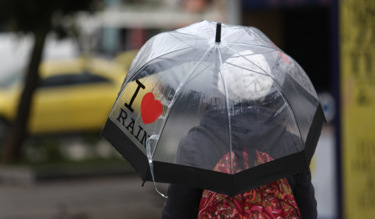 Καιρός - meteo: Καλές θερμοκρασίες αλλά και βροχές τη Δευτέρα