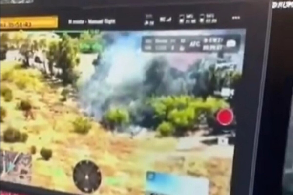 Με drone «έπιασαν» φωτιά δίπλα σε σπίτια στη Βούλα - Το βίντεο που ανέβασε ο Κικίλιας