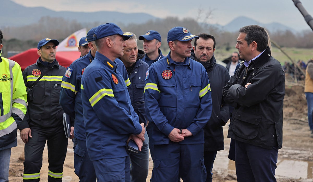 Τσίπρας στα Τέμπη: Ζούμε στιγμές βαθιάς οδύνης και θλίψης – Δεν θα μιλήσω για ευθύνες τώρα