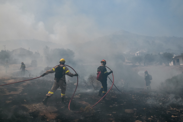 Οροθετήθηκε η φωτιά στο Δημολάκι Κερατέας - Νωρίτερα είχε σταλεί μήνυμα του 112