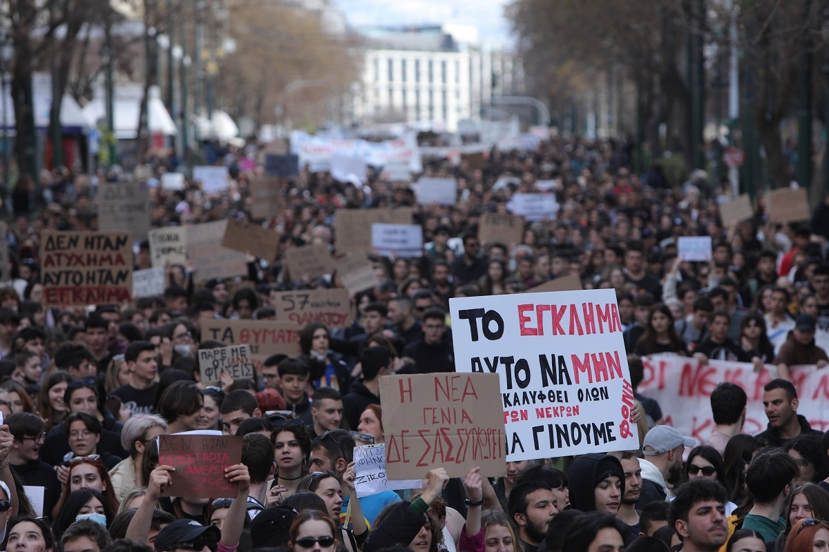 Πολιτική ανατροπή δείχνουν τα «γκάλοπ του δρόμου» - Τι λένε οι δημοσκοπήσεις