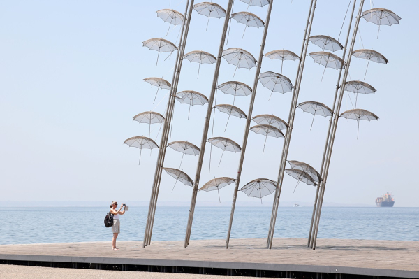 Θεσσαλονίκη: Ο κορονοϊός «καλπάζει» - Απότομη αύξηση του ιικού φορτίου δείχνουν οι μετρήσεις