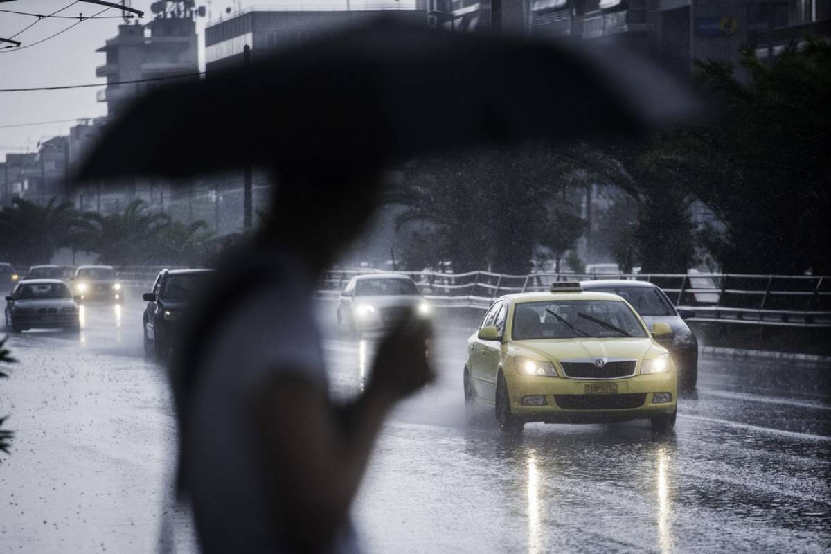 Ισχυρές βροχές και καταιγίδες στην Αττική από το μεσημέρι