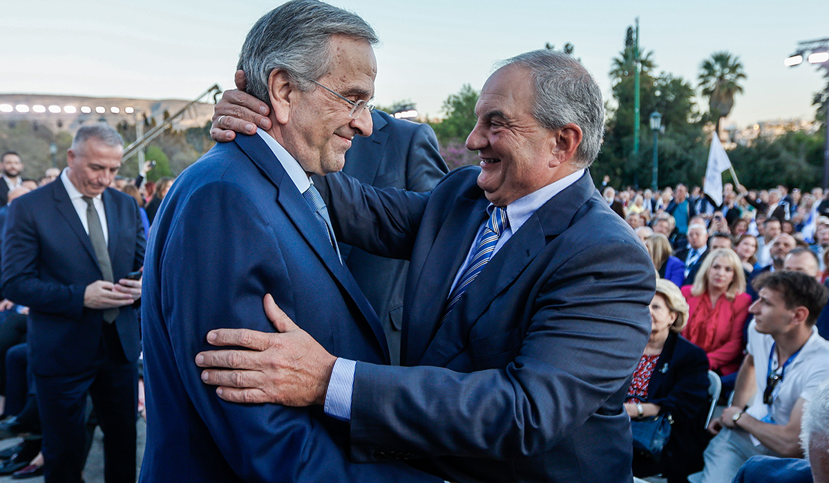 Πώς οι δυο πρώην πρωθυπουργοί, Καραμανλής και Σαμαράς, «ροκάνισαν» τον Μητσοτάκη
