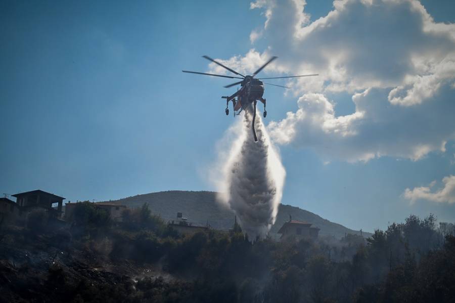 Φωτιά τώρα στην Φωκίδα - Ενισχύονται οι δυνάμεις στον Κουταλά Κορινθίας