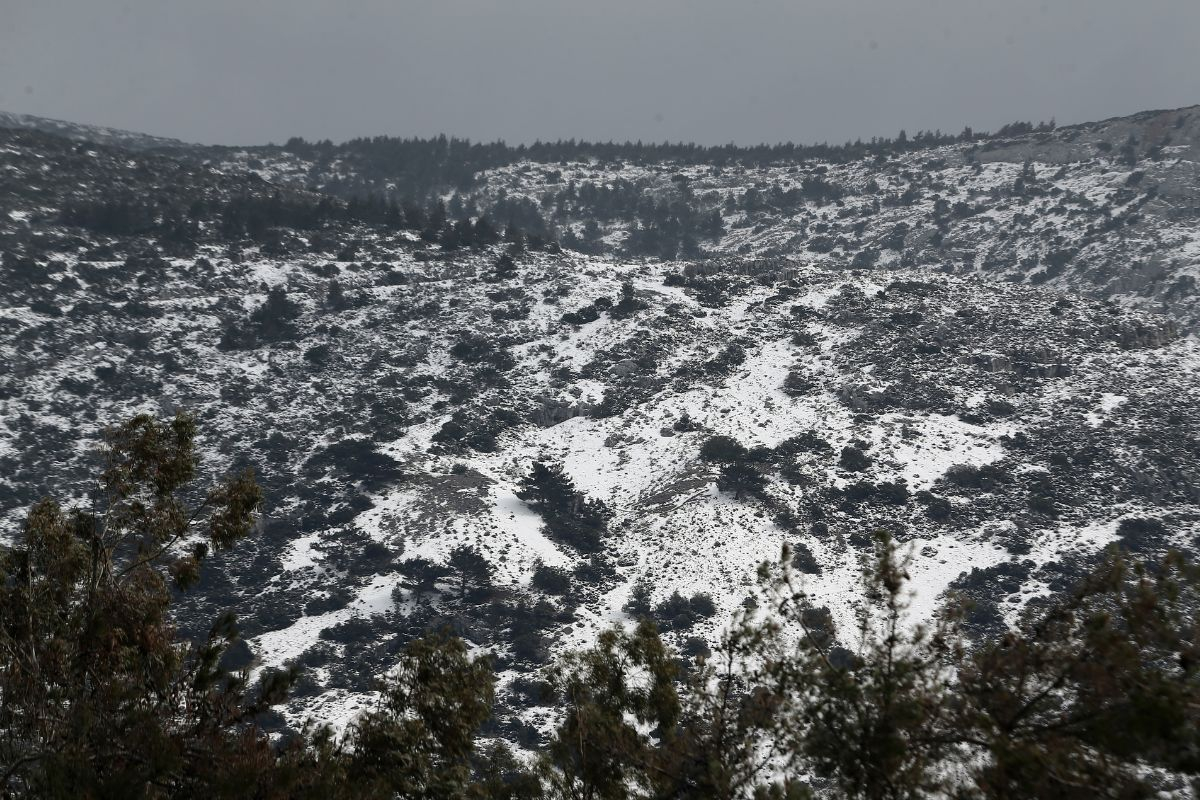 Έπεσαν τα πρώτα χιόνια στην Ελλάδα - Και όχι στον Όλυμπο