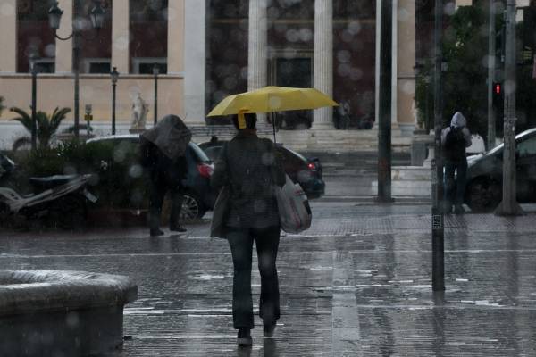 Χαλάει σήμερα ο καιρός: Πού αναμένονται βροχές και καταιγίδες