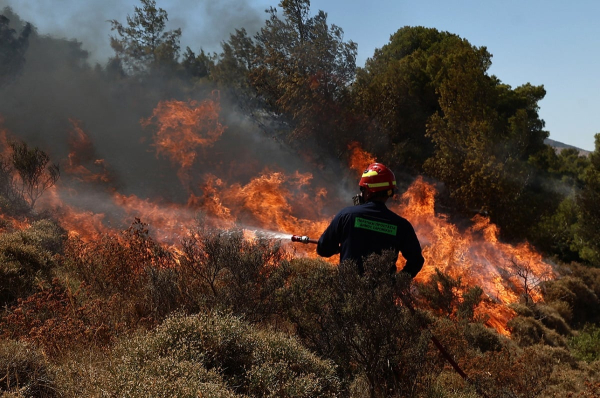 Φωτιά στην Άνω Ακριά στην Κρήτη: Μήνυμα του 112 για εκκένωση 4 περιοχών