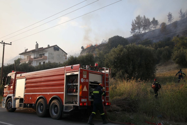 Φωτιά τώρα κοντά στα διόδια Ελευσίνας - Tέθηκε υπό έλεγχο