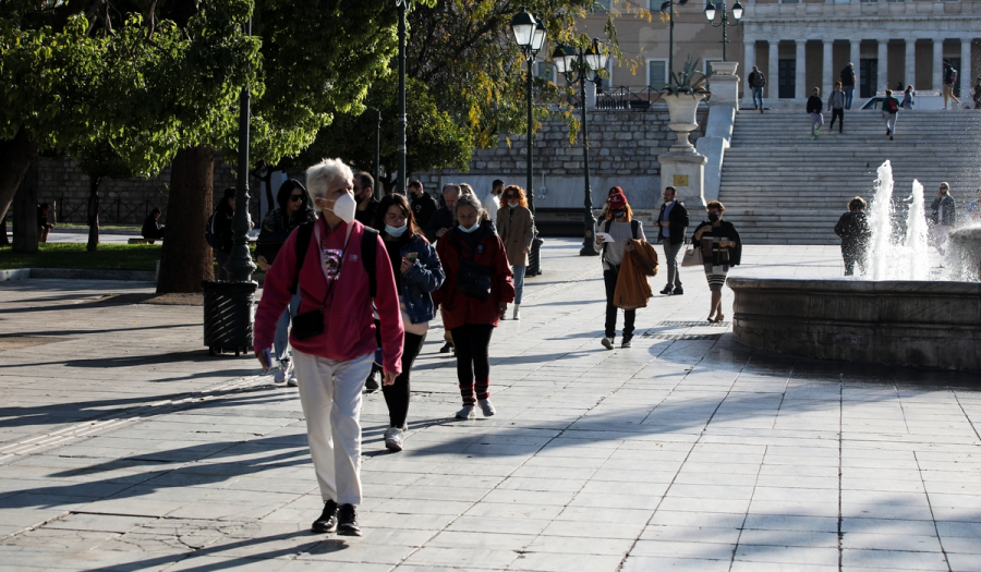 Κρούσματα σήμερα 4/11: Προς νέα μαύρα ρεκόρ λίγο πριν τα νέα μέτρα