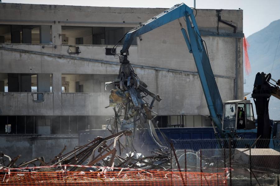 Ελληνικό: Ξεκίνησε η κατεδάφιση των κτιρίων