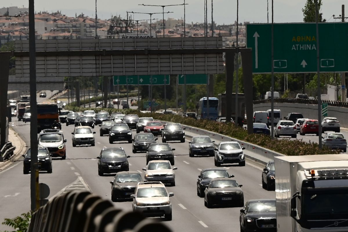 Μπλόκα από εφοριακούς στους δρόμους: Η πινακίδα «προδίδει» τα ανασφάλιστα - Πρόστιμα έως 30.000 ευρώ