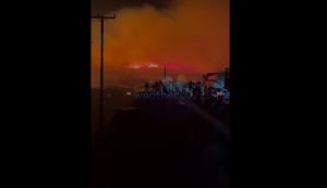 Η Σέριφος καίγεται: Εκτός ελέγχου η φωτιά - Φτάνουν δυνάμεις και από Αθήνα