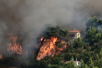 Εκτός ελέγχου η κατάσταση στο Βαρνάβα: Μπαράζ μηνυμάτων 112 - Προς Λίμνη Μαραθώνα το πύρινο μέτωπο