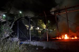 Μυτιλήνη: Φωτιά στο Κέντρο της Μόριας