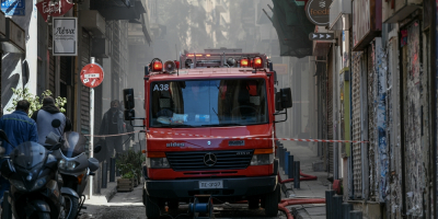 Φωτιά τώρα σε διαμέρισμα στην πλατεία Κολιάτσου