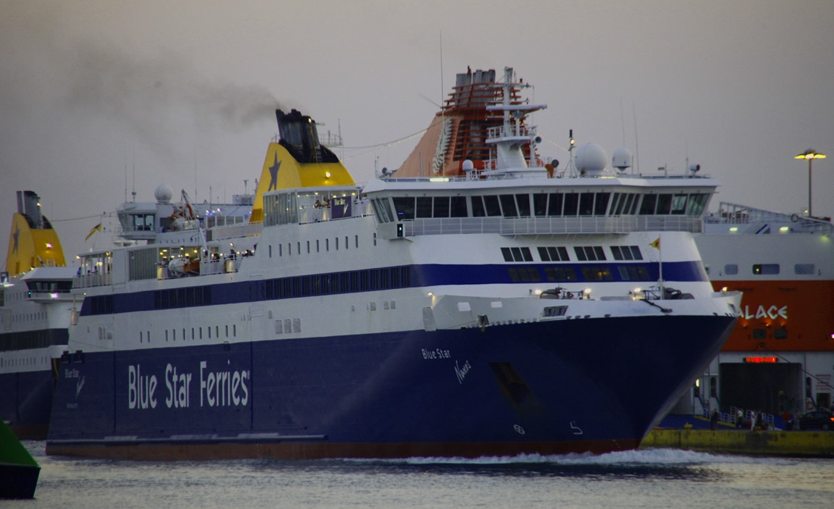 Βλάβη στο Blue Star Naxos όταν «έπιανε» Αμοργό