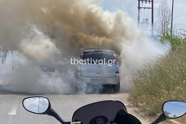 Θεσσαλονίκη: Λαχτάρα για επιβάτες αυτοκινήτου - Τυλίχθηκε στις φλόγες ενώ ήταν εν κινήσει