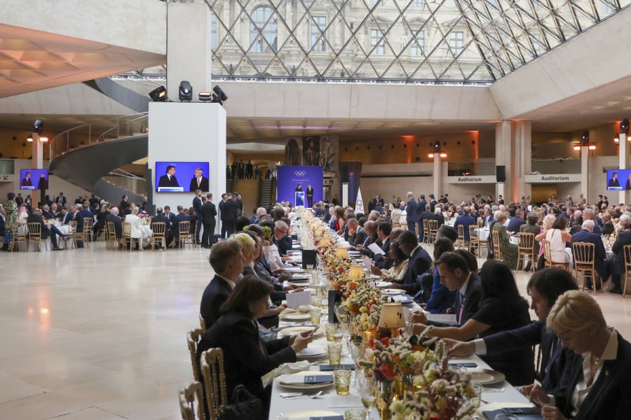 Λούβρο: Υπό δρακόντεια μέτρα το δείπνο Μακρόν στους 500 καλεσμένους για τους Ολυμπιακούς Αγώνες (Εικόνες)