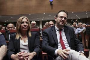 Με όχημα τις Πρέσπες ο Τσίπρας θέλει να «αλώσει» το Κέντρο - Γιατί φυλλορροεί το ΚΙΝΑΛ