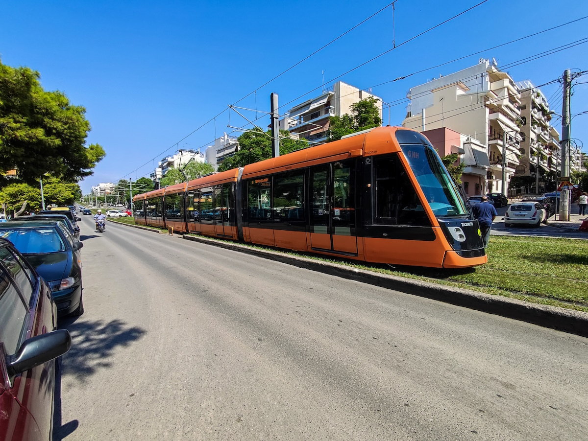 Τροχαίο με τραμ στη Γλυφάδα: Συρμός παρέσυρε παιδί