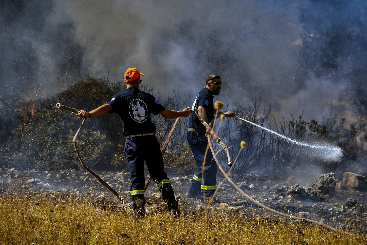 Μεγάλη φωτιά στην Κορινθία - Ισχυρή κινητοποίηση της πυροσβεστικής