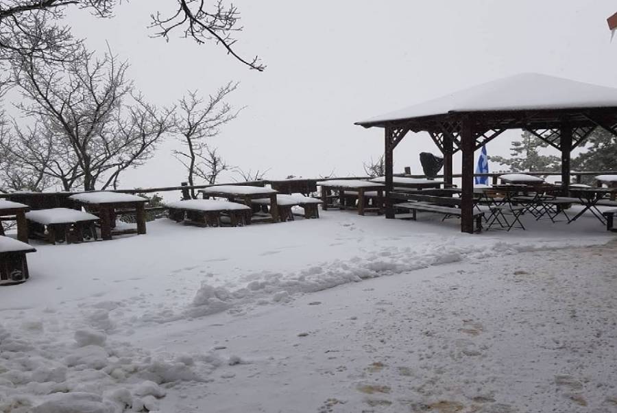 Η «Πηνελόπη» στόλισε με χιόνι την Πάρνηθα (pic)