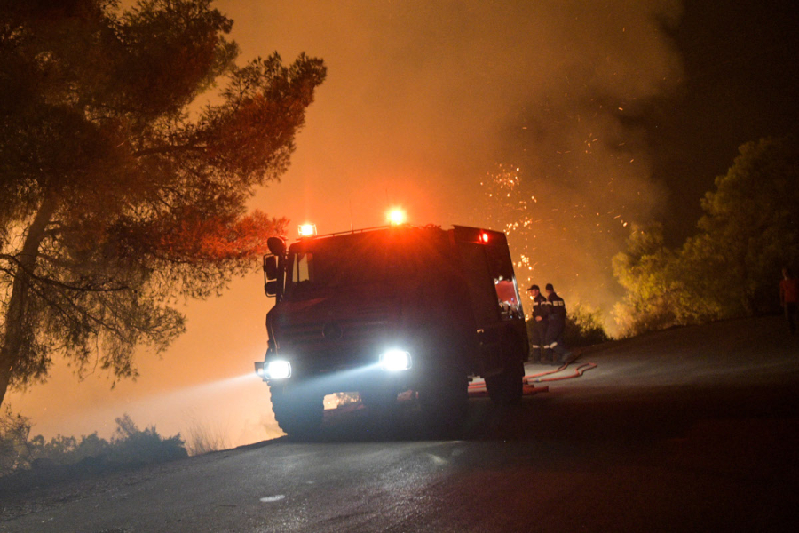 Φωτιά στην Καβάλα - Στον κόμβο της παραλίας Οφρυνίου