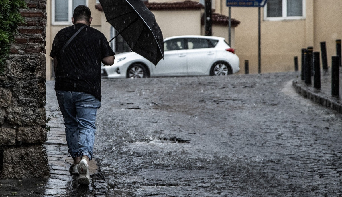 Συναγερμός για την κακοκαιρία στην Κέρκυρα: «Πολιορκία» με καταιγίδες, χαλάζι και κεραυνούς