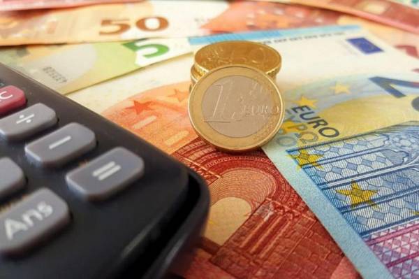 Κορονοϊός - Επίδομα: Πότε θα κατατεθούν τα 800 και 600 ευρώ