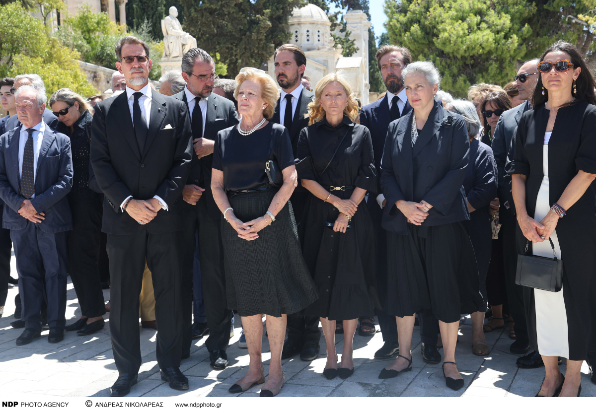 Κηδεία πρίγκιπα Μιχαήλ: Στο Τατόι η ταφή του Michel de Grèce - Φωτογραφίες