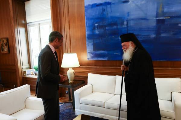 Τηλεφωνική επικοινωνία Μητσοτάκη - Ιερώνυμου για τον εορτασμό των Χριστουγέννων